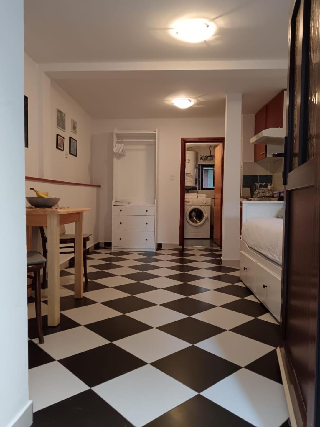 Lamar Apartment Cres